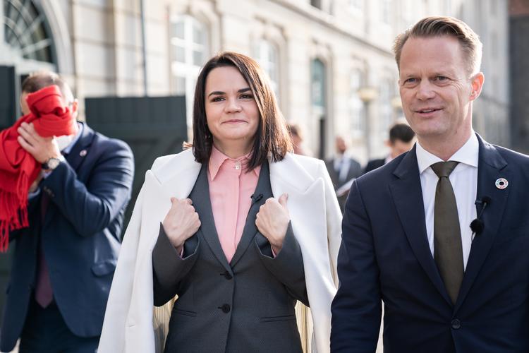     Den hviderussiske oppositionspolitiker Svetlana Tikhanovskaja mødte udenrigsminister Jeppe Kofod i København, fredag den 23. oktober 2020. Svetlana Tikhanovskaja er i Danmark for bl.a. at modtage Politikens Frihedspris.. Foto: Emil Helms/Ritzau Scanpix