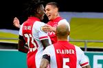 Lassina Traore blev hyldet fem gange af holdkammeraterne.  Foto: Olaf Kraak/Ritzau Scanpix