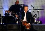 Her ses Paul McCartney under en koncert i Californien, USA, i 2016. Foto: Mario Anzuoni/Ritzau Scanpix
