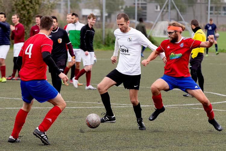 Kløvermarken i København var søndag fyldt til randen med amatørfodbold. Foto: Finn Frandsen/POLFOTO