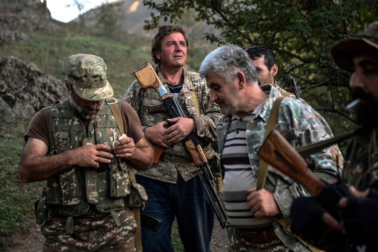 En ny våbenhvile mellem de stridende parter i Nagorno-Karabakh-konflikten, Armenien og Aserbadsjan, har tilsyneladende varet kort. Den er angiveligt allerede blevet brudt, kort tid efter at den skulle være trådt i kraft mandag morgen klokken 05 dansk tid. Foto: Aris Messinis/Ritzau Scanpix