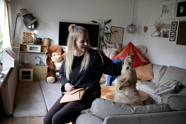 Anne Sofie Tagesen Hansen har opkaldt sit firma, Læderfar, efter sin far, som begyndte at arbejde med læder, da han sad i fængsel.  Foto: Jesper Houborg/POLFOTO