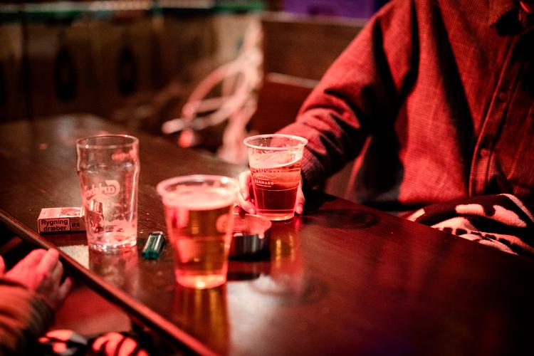 Ja. Du må gerne tage på restaurant og café, men du skal have mundbind på, ud over når du sidder på din plads og spiser.  Foto: Valdemar Ren/POLFOTO
