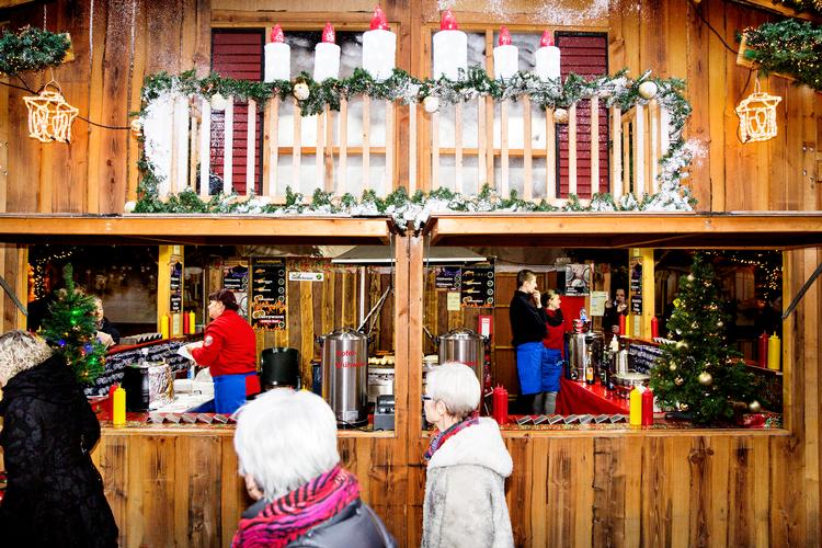Der plejer at være fuld knald på julestemningen ved julemarkedet på Højbro Plads. Men ikke i år.   Foto: Lasse Kofod/POLFOTO