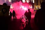  Desperationen over coronanedluknngerne i Italien breder sig. Det er kommet til voldsomme gadedemonstrationer, her i Torino.   Foto: Massimo Pinca/Ritzau Scanpix