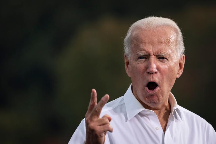 Trump-lejren har ledt med lys og lygte efter noget, der kunne ligne en rygende pistol. Og størst har forventningerne været til Joe Bidens (foto) mest sårbare flanke: Sønnen Hunter Biden og hans internationale forretningsaffærer. Arkivfoto Drew Angerer/Ritzau Scanpix