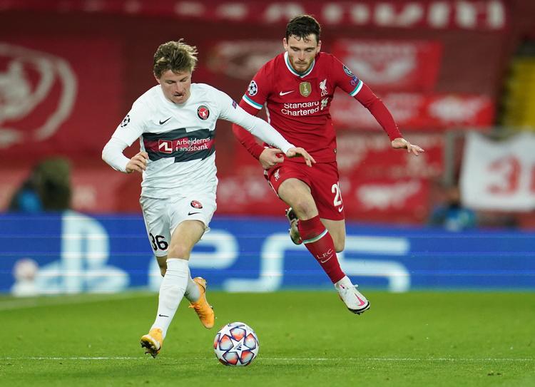 Anders Dreyer (til venstre) havde mest at ærgre sig over efter mødet med Andrew Robertson og resten af den berømte Liverpool-flok. For den bare 22-årige jyde havde muligheder for at bringe kampen ud af balance. Foto: Jon Super/Ritzau Scanpix