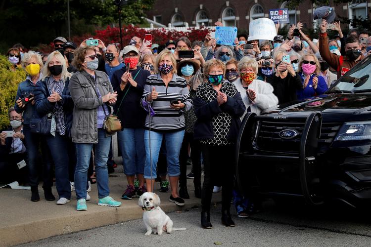 En gruppe kvindelige vælgere venter på Joe Biden i Greensburg i Pennsylvania 30. September 2020.  Foto: Mike Segar/Ritzau Scanpix