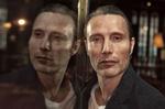 Mads Mikkelsen, 54. Her er der frit valg på talrige hylder. Mellem  'Tonny' i 'Pusher' og skydegale 'Arne' i 'Blinkende lygter'.  En homoseksuel forelsket i en kvinde i 'En kort en lang'. Kantet præst i 'Adams æbler'.  James-Bond-skurk i 'Casino Royale',. Struense i 'En kongelig affære' og en bevidst bedugget gymnasielærer i 'Druk'. Foto: Søren Solkær