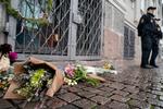 Politiet bevogter den franske ambassade i København. Bevogtningen er øget efter torsdagens terrorangreb i Nice, hvor 3 personer blev myrdet af tunesisk mand.    Foto: Liselotte Sabroe/Ritzau Scanpix