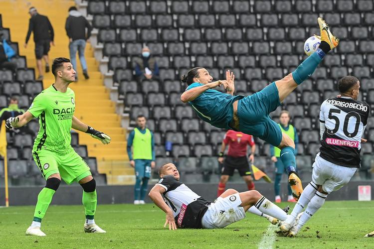 Zlatan Ibrahimovic gør det godt som målscorer for AC Milan i Serie A. Også søndag ude mod Udinese. Foto: Andreas Solaro/Ritzau Scanpix