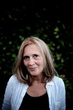 Forfatteren Katarina Frostenson bedyrer sin mands uskyld i sin nye bog, 'F'. F'et står for frihed, frihedsberøvelse og fængsel  - som manden, Jean-Claude Arnault, blev idømt to et halvt år. Foto: Joachim Adrian/POLFOTO