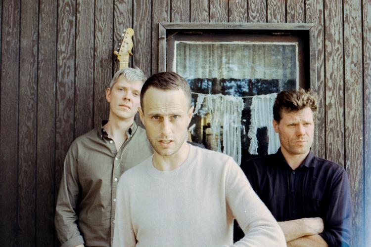 Folkeklubben består fra venstre af Rasmus Jusjong, Kjartan Arngrim og Rasmus Dall.  Foto: Søren Lynggaard 