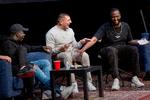 Podcast-værterne Hav og Kamal guider til dansk urban-kulture i DR-programmet 'På bagsædet'. Mandag gav de et liveshow på Det Ny Teater.  Foto: Mads Nissen/POLFOTO