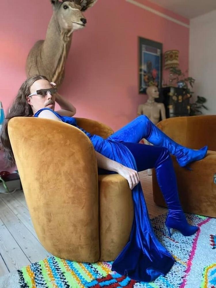 »De fleste af mine venner er dj’s, og de har jo ikke noget at lave nu, så alle har tid til at være impulsive«, siger dj Kenneth Cockwhore. Foto: Privatfoto