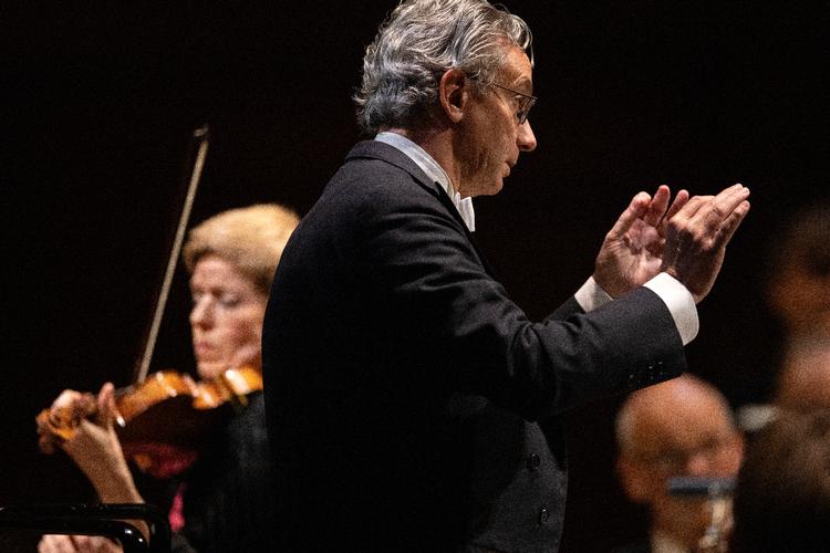 Koncerten begyndte med musik af Mendelssohn, dirigeret af Fabio Luisi og med Isabelle Faust som solist. Foto: Peter Hove Olesen/POLFOTO