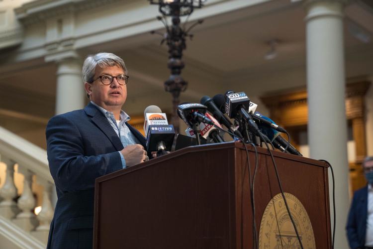 ATLANTA, GA - NOVEMBER 05: Gabriel Sterling, the Voting Systems Manager for the Secretary of State's Office speaks to the media on November 5, 2020 in Atlanta, Georgia. Ballots are still being counted in Georgia and the results of the presidential election are too close to call. Megan Varner/Getty Images/AFP == FOR NEWSPAPERS, INTERNET, TELCOS &amp; TELEVISION USE ONLY == Foto: Megan Varner/Ritzau Scanpix