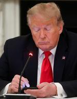 Donald Trump har i sin præsidentperiode brugt Twitter flittigt som sit foretrukne talerør. Det er ikke første gang, at han bliver censureret, men det er første gang, at det er i så stort et omfang.  Foto: Leah Millis/Ritzau Scanpix