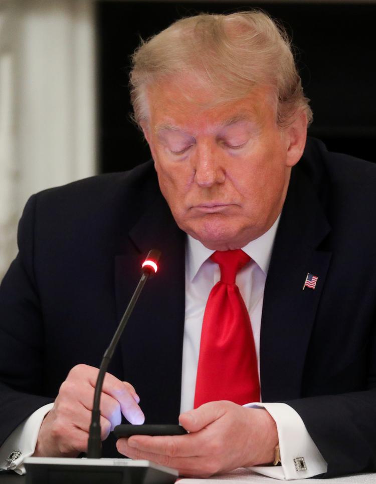 Donald Trump har i sin præsidentperiode brugt Twitter flittigt som sit foretrukne talerør. Det er ikke første gang, at han bliver censureret, men det er første gang, at det er i så stort et omfang.  Foto: Leah Millis/Ritzau Scanpix