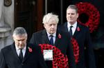 Søndag deltog Boris Johnson i den traditionsrige Mindesøndag for de faldne i 1. Verdenskrig 1914-18. Symbolet er valmuen, som dengang og nu groede på markerne i Flandern. Dengang sloge de. I dag forhandles der.  (Photo by PETER NICHOLLS / POOL / AFP) Foto: Peter Nicholls/Ritzau Scanpix