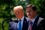 Mark Esper ses her sammen med Donald Trump i maj 2020. Foto: Mandel Ngan/Ritzau Scanpix