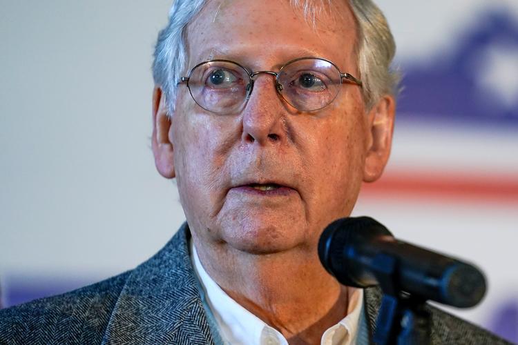   Mitch McConnell siger, at præsident Donald Trump er i sin fulde ret til at undersøge, om der var uregelmæssigheder ved det netop overståede præsidentvalg i USA Foto: Bryan Woolston/Ritzau Scanpix