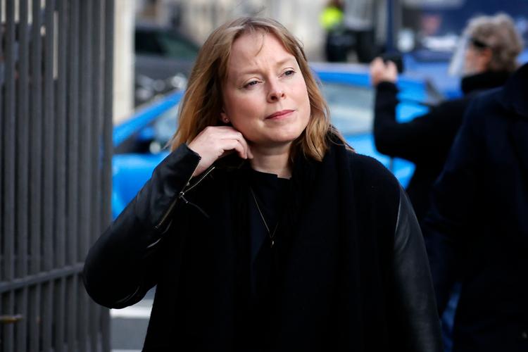 »Der er ingen fremskridt i vandalisme, og der er ingen kunst i at smide en statue i vandet«, skriver Joy Mogensen (S) i et Facebook-opslag. Foto: Jens Dresling/POLFOTO