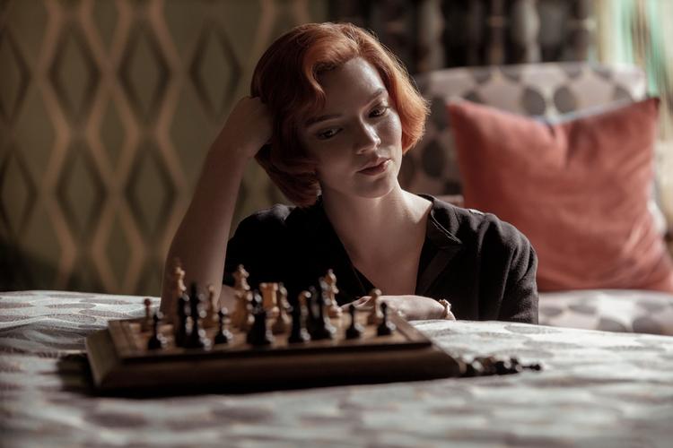 Anya Taylor-Joy ses her i 'Dronninggambit'.  Foto: Netflix
