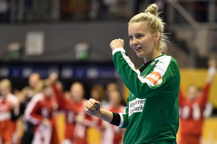  Målvogter Sandra Toft hører til blandt verdens bedste, og hun bliver derfor en dansk nøglespiller ved EM. Foto: Lars Poulsen