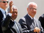    Her ses  Saeb Erekat (th.) i selskab  med daværende FN-generalsekretær Kofi Annan tilbage i 2006 da der endnu var håb for fredsforhandlingerne.
 Foto: Odd Andersen/Ritzau Scanpix