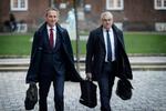 Kristian Jensen (V), der var skatteminister fra 2004 til 2010, ankom til afhøringen i Undersøgelseskommissionen om Skat sammen med sin bisidder, advokat Nicolai Mallet. Foto: Jens Dresling/POLFOTO