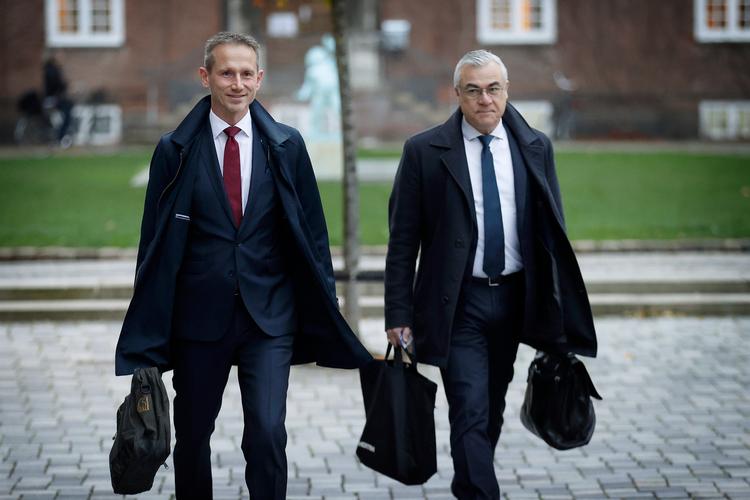 Kristian Jensen (V), der var skatteminister fra 2004 til 2010, ankom til afhøringen i Undersøgelseskommissionen om Skat sammen med sin bisidder, advokat Nicolai Mallet. Foto: Jens Dresling/POLFOTO