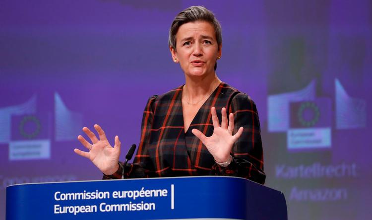  Margrethe Vestager præsenterer sit seneste angreb på techgiganternes misbrug af dominerende stilling. Denne gang er det Amazon.  Foto: Olivier Hoslet/Ritzau Scanpix