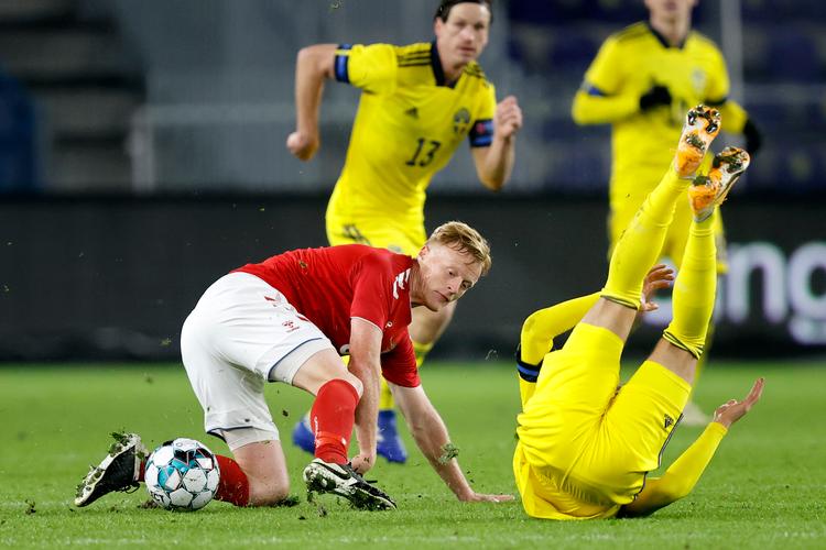 Jens Jønsson tacklede, forsvarede og ikke mindst spillede sig ind i landsholdsvarmen mod Sverige.  Foto: Jens Dresling/POLFOTO