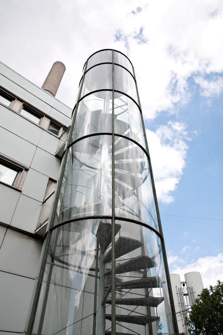 Den fine spindeltrappe udenpå laboratoriebygningen. Foto: Byggeselskabet Mogens de Linde