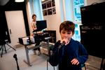 Klub Tempeltræet fra Skolen ved Bülowsvej på Frederiksberg er nomineret til Politikens Pædagogpris 2020. 
Her kan man bl.a. gå til musik. Til venstre klubleder Helene  Bech. Foto: Janus Engel/FREELANCE