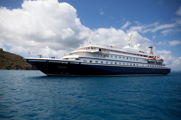 Her er SeaDream 1 fotograferet ved tidligere sejlads i Caribien dengang corona og covid-19 ikke var noget man bekymrende sig over.    Foto: Finn Frandsen/POLFOTO