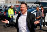 Her optræder Elon Musk foran fans på Tesla-byggepladsen i Grünheide i september. Forleden skrev han på Twitter, at han var testet positiv for corona, men har svært ved at tro på resultatet. Foto: Odd Andersen/Ritzau Scanpix