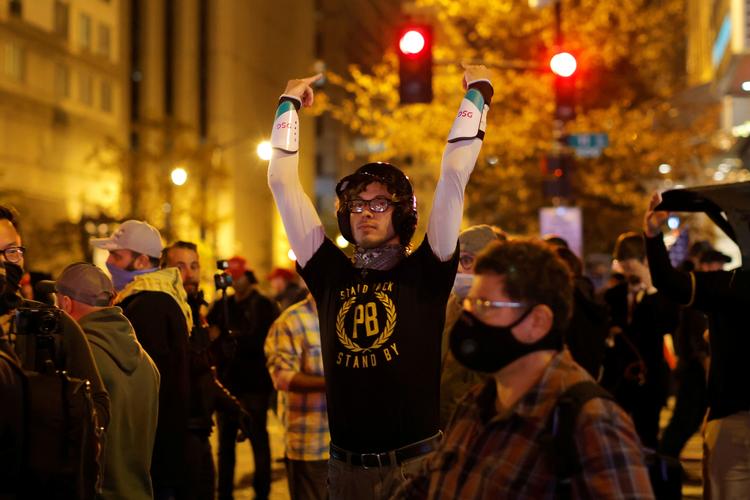 De højreekstreme Proud Boys var involveret i flere slagsmål. Foto: Carlos Barria/Ritzau Scanpix