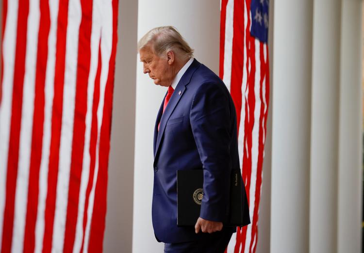 Martyr. Ordet taber hører ikke til i Donald Trumps ordforråd, når det gælder ham selv. Nu skal der opbygges en martyr-fortælling om den stjålne sejr. Foto: Carlos Barria/Ritzau Scanpix