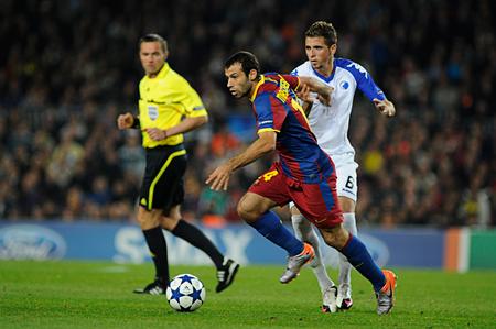   Javier Mascherano har slidt mange græstæpper op i løbet af sin lange karriere. Her er han i aktion for FC Barcelona i en Champions League-kamp mod FC København. Foto: Martin Slottemo Lyngstad/POLFOTO