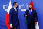 Vi gjorde det! Polens premierminister Mateusz Morawiecki og Ungarns Viktor Orban har længe truet med at nedlægge veto mod EU's budget. Nu har de gjort det. 
REUTERS/Francois Lenoir/Pool/File Photo Foto: Francois Lenoir/Ritzau Scanpix
