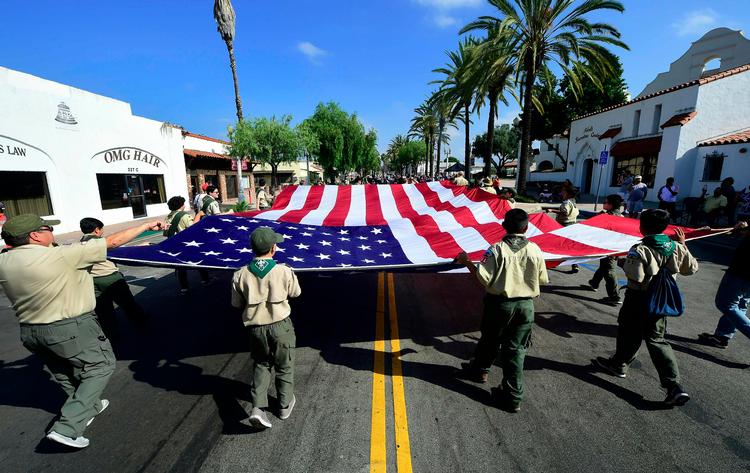 Organisationen Boy Scout of America beskyldes af ikke færre end 90.000 drenge og mænd for at have misbrugt sine medlemmer  seksuelt gennem årtier.  Billedet her er af en gruppe spejdere fra organisationen, da de fejrede den amerikanske uafhængighedsdag 4. juli 2018 i den californiske by San Gabriel.   Foto: Frederic J. Brown/Ritzau Scanpix