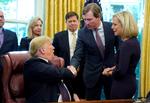 Præsident Trump og Chris Krebs, mens d stadig var gode venner. Foto: Jonathan Ernst/Ritzau Scanpix