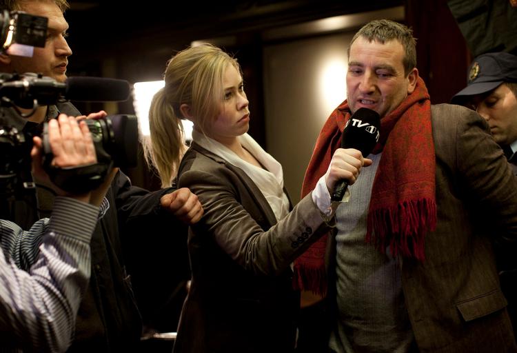 Man kender 'den rå reporter' fra både virkeligheden og populærkulturen. Hos Hemingway og Tom Kristensen. Og som her i DR's 'Borgen'. Pr-foto DR