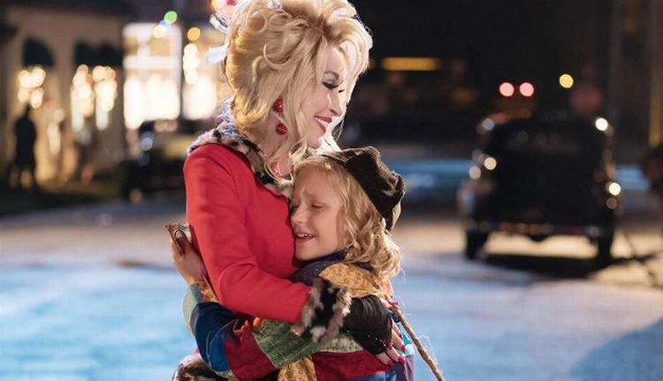 Dolly Partons julefilm 'Dolly Parton's Christmas on the Square' kan nu ses på Netflix.   Foto: Netflix