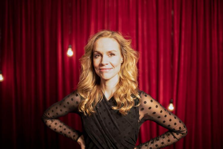 »Jeg vil da meget hellere være fanget i sådan en sjaskliderlig non-binær queerkrop end det her udtørrede 43-årige morhylster«, siger Signe Molde i programmet 'Signe Molde på udebane'. Reaktionært, dovent og arrogant kalder Eva Eistrup programmet.  Foto: Søren Hiorth