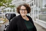 Hvor mange minutter bruger du egentlig på bad og toilet? Københavns Kommune er - i strid med socialministerens anbefaling - ude på at finde billige minutter i politiker Sif Holsts hverdag.  Foto: Danske Handicaporganisationer