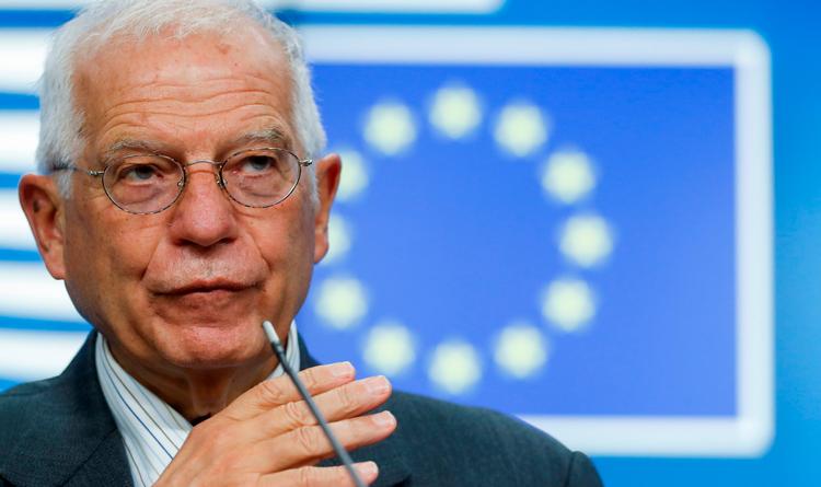 EU's udenrigschef, Josep Borrell, opdagede pludselig under et videmøde med unionens forsvarsministre fredag, at en hollandsk journalist var med på skærmen Foto: Olivier Hoslet/Ritzau Scanpix