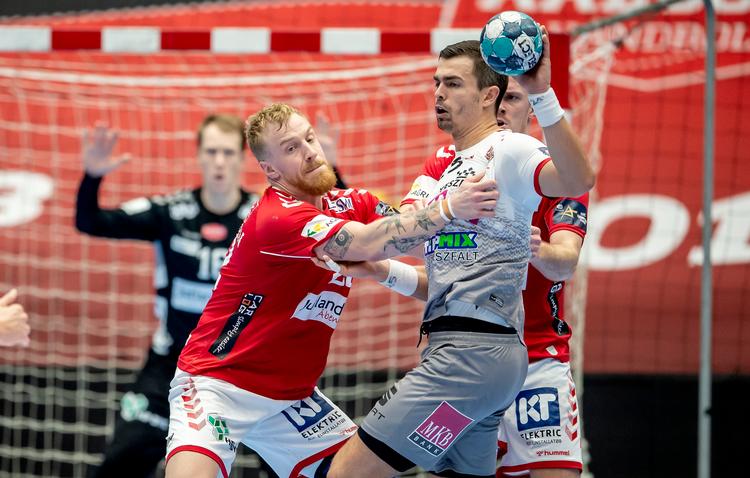 Godt skud og dygtig på fødderne som Rasmus Lauge (til højre) - det er fremtidens håndboldstjerne. Foto: René Schütze/Ritzau Scanpix